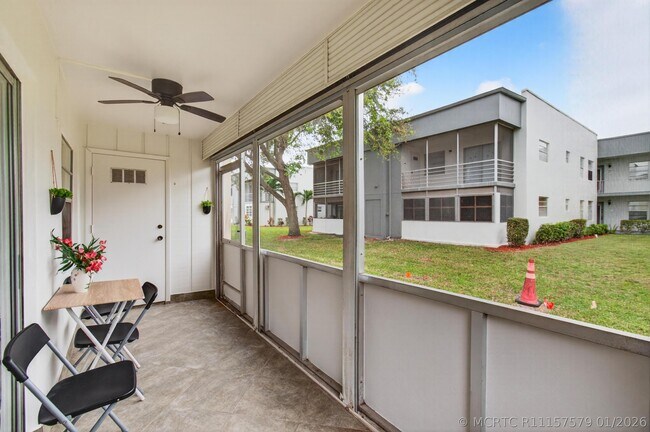 Building Photo - 826 Normandy R