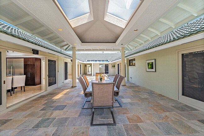 Building Photo - 5 BR Executive Home with Pool in prestigious Kahala! Pet Friendly!