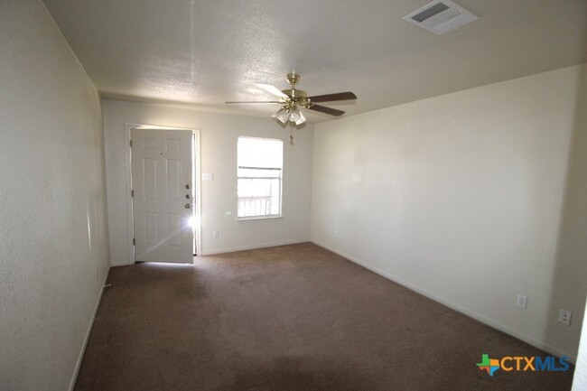 Building Photo - 4205 Primrose Dr