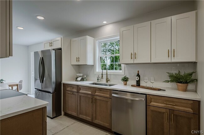 Building Photo - 8 Terrace Hill Dr