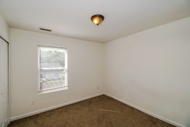 Building Photo - 734 Aberdeen Glen Pl