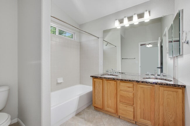Building Photo - 10373 Ravenswood Way