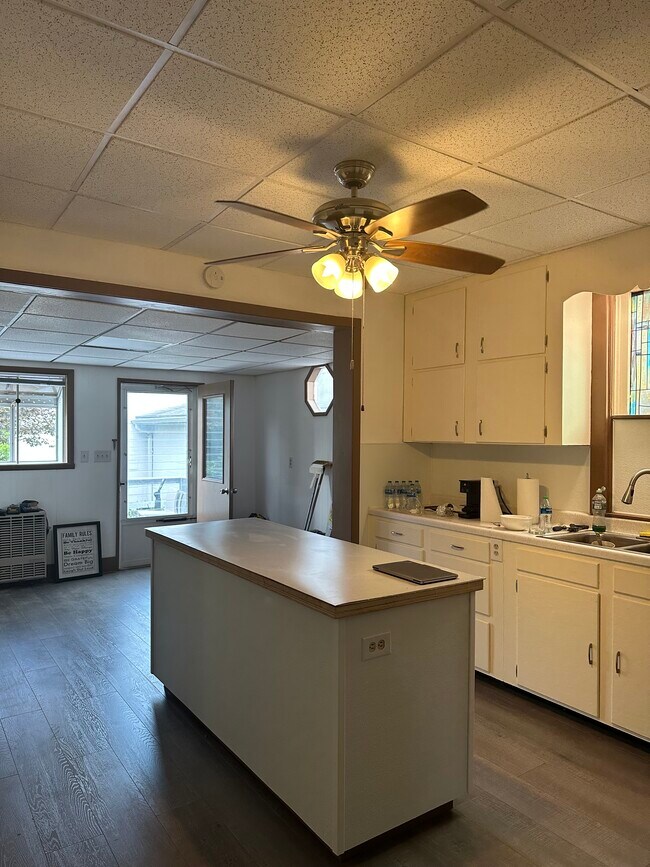 Building Photo - 239 N Stratton St