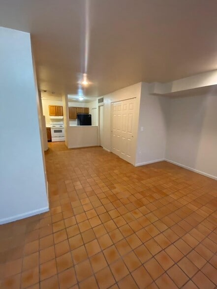 Building Photo - 613 Palisades Dr