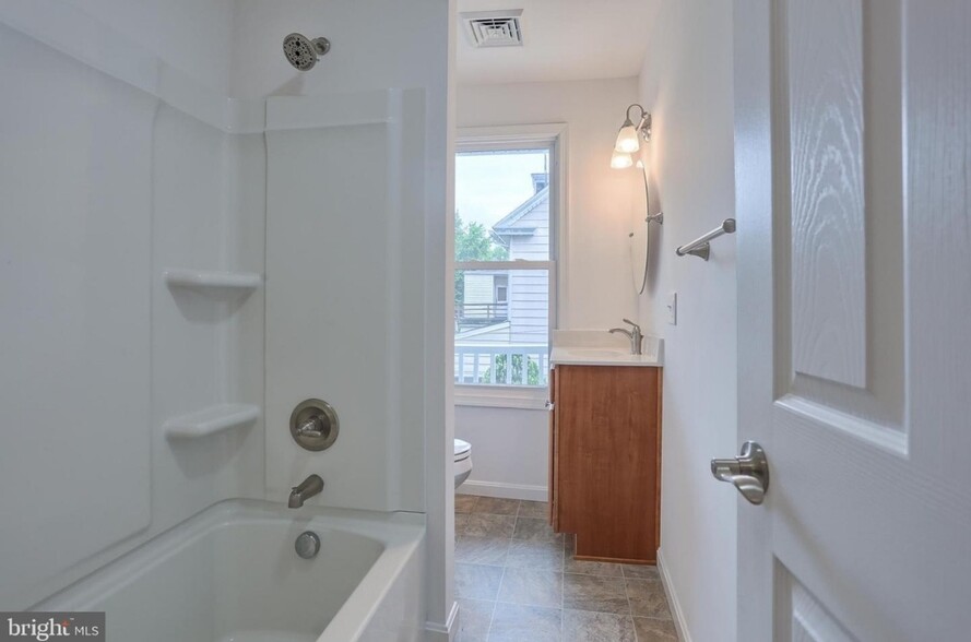 Bathroom - 3917 N 6th St