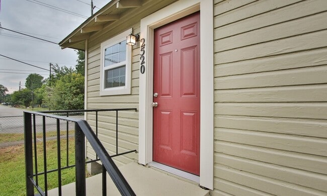 Building Photo - Historic Row House District – Move-In Special! Only $497 Deposit (with fully qualified applicatio...