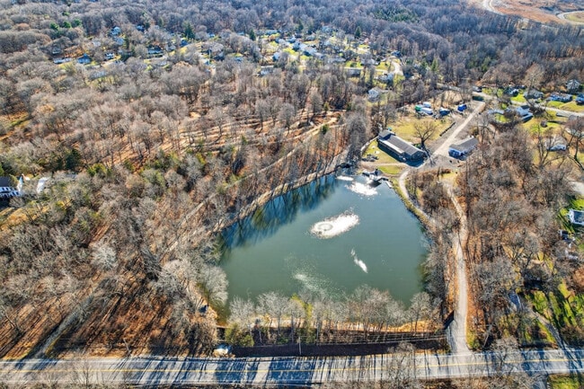 Building Photo - 443 Clove Rd