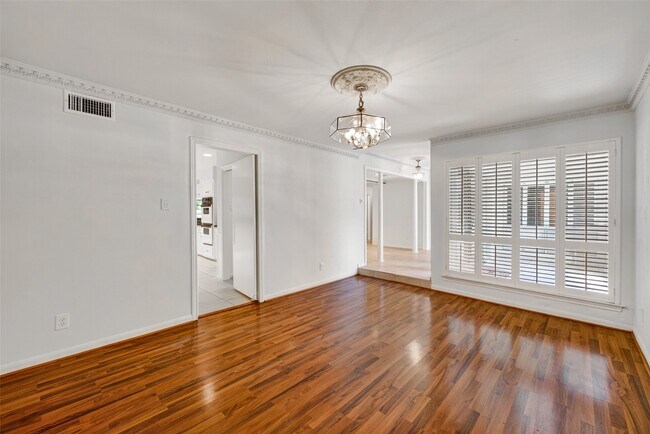 Building Photo - 6222 Creekbend Dr