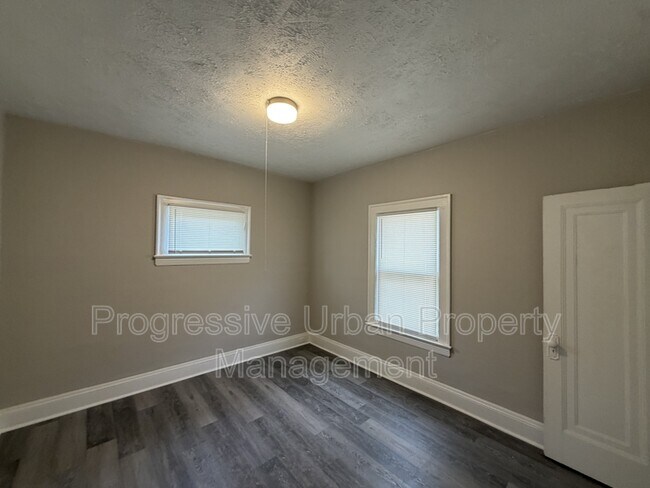 Building Photo - 3346 E 134th St