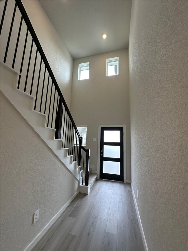 Building Photo - 1908 Velvet Oak Ln