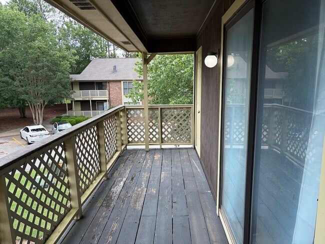 Building Photo - 4947-4947 7 Pine Cir