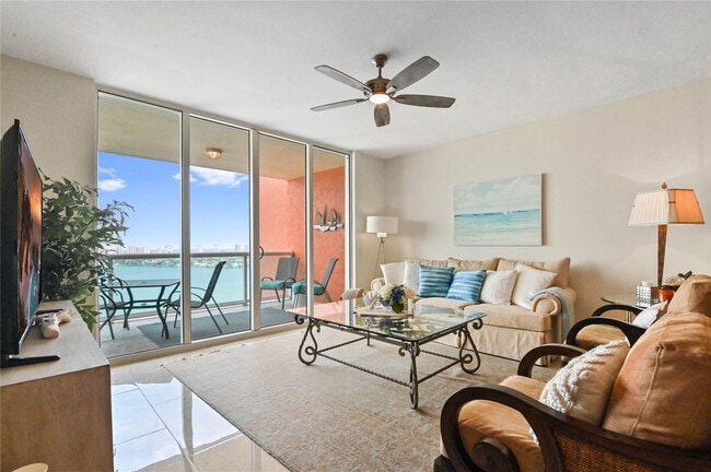 Building Photo - 2650 Lake Shore Dr