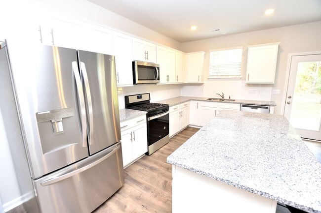 Building Photo - 468 Rosemount