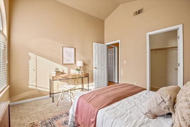 Building Photo - 2520 Duffy Dr