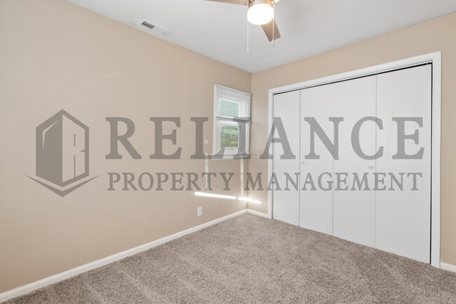 Building Photo - 110 N Doris St