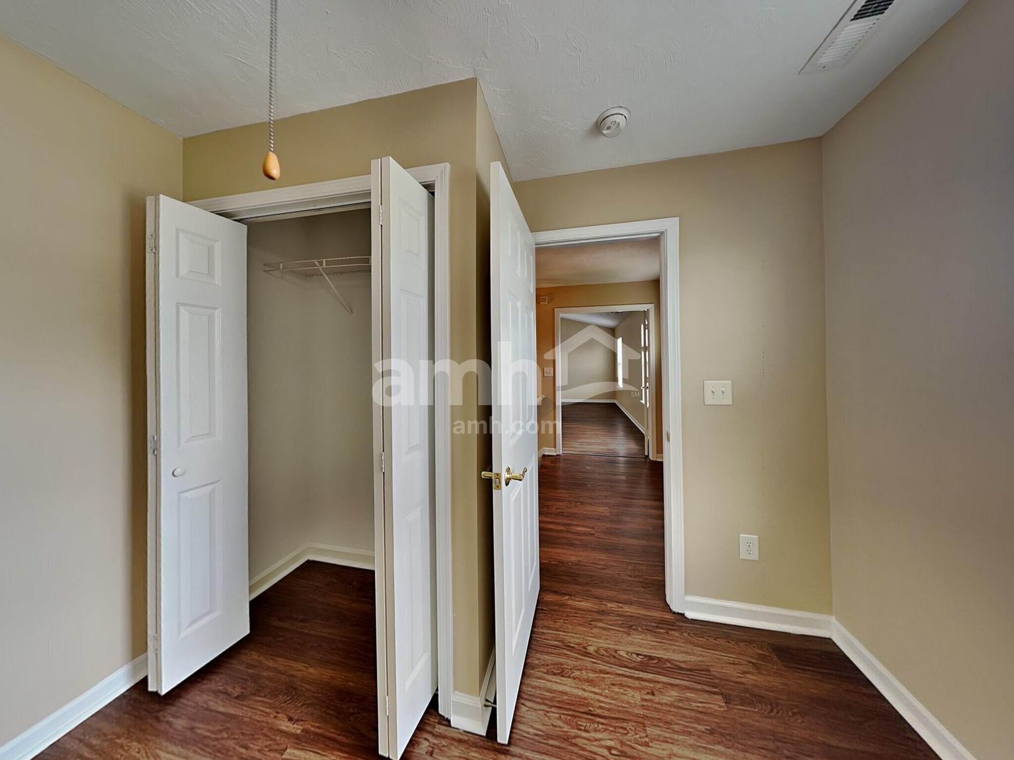 Building Photo - 717 Breakers Ln
