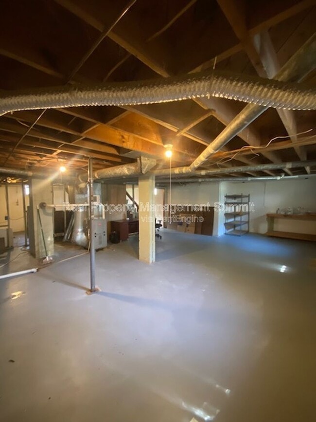 Building Photo - 302 Archer St