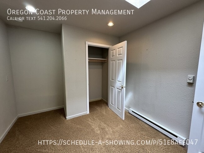 Building Photo - 425 Siletz Ave