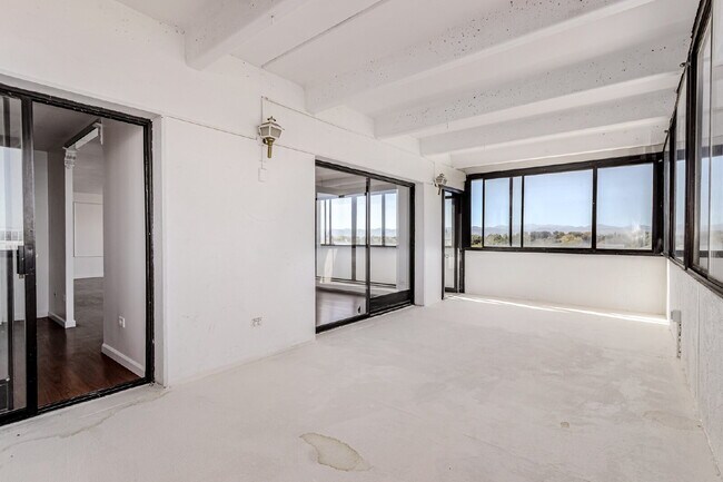 Building Photo - Three Bed / Two bath at Cherry Creek at the Polo Club Condominiums