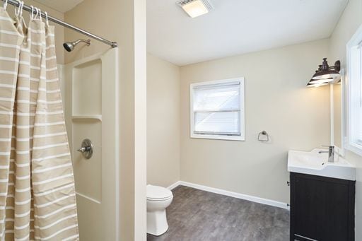 Building Photo - Totally renovated and new 5 Bedroom 2.5 Ba...