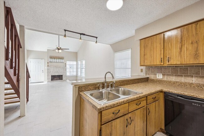 Building Photo - 11957 Bob White Dr