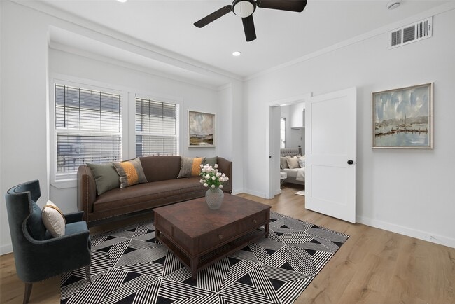 Building Photo - 2202 Hutchins St