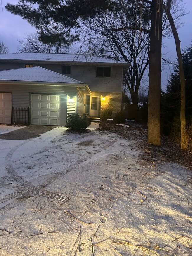 Front - 1212 Williams St