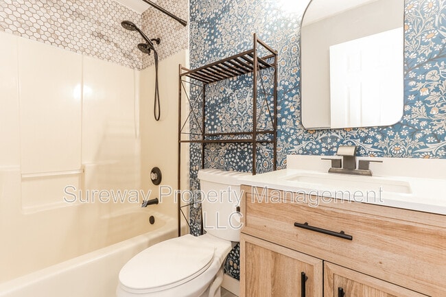 Building Photo - 316 Lake Side Dr