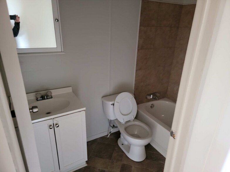 Building Photo - 8424 Bloomwood Dr