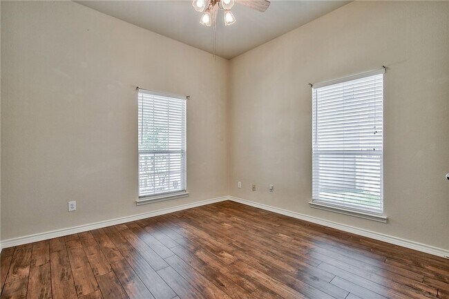 Building Photo - 1701 Kennessaw Dr