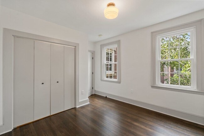 Building Photo - 9 Dana St