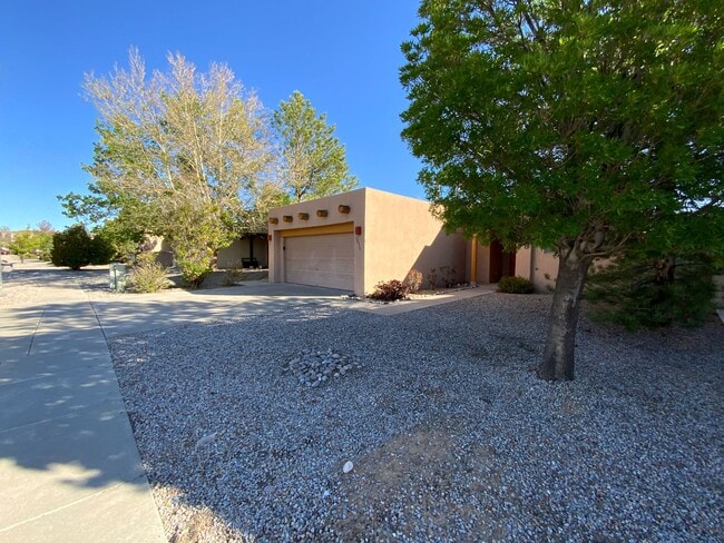 Building Photo - 3 Bedroom Single Story Home Available Near...