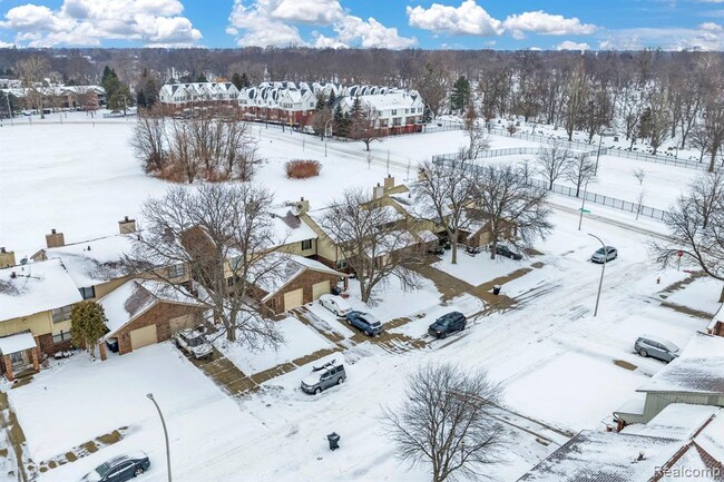 Building Photo - 3170 Woods Cir Dr