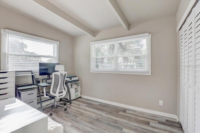 Building Photo - 2018 Windsor Way
