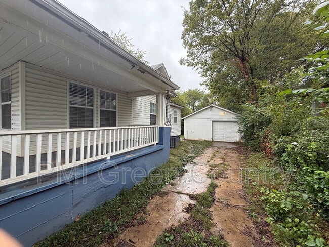 Building Photo - 1313 W Newton St