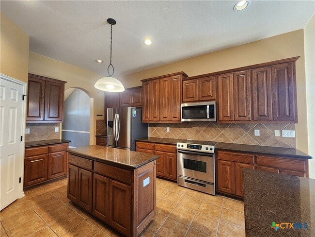 Building Photo - 803 Lodge Creek Dr