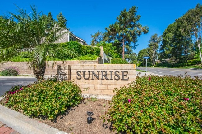 Building Photo - Beautiful Single Level Home with Great Nat...