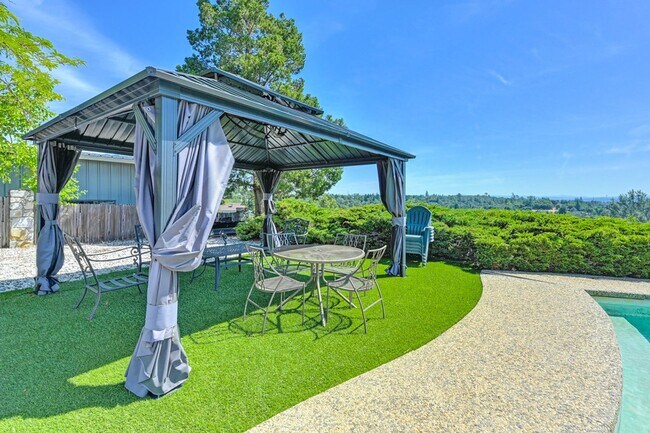 Building Photo - 1000 Grass Valley Hwy