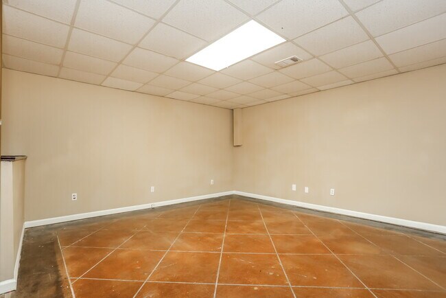 Building Photo - 524 Legacy Park Dr