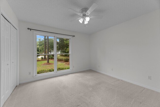 Building Photo - Gated Fairfield Harbour Living – Pool, Marina Access & Beautiful Open-Concept Home