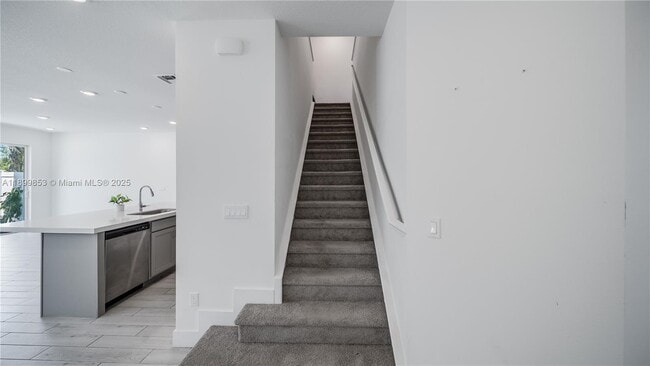 Building Photo - 241 Preserve Trl N