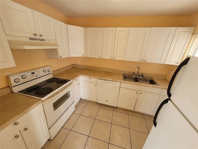 Building Photo - 5316 NW 18th Ct