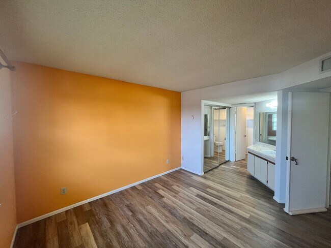 Building Photo - 945 Sonesta Ave NE