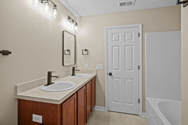 Building Photo - 45 Canyon Oak Loop