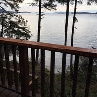 Building Photo - Medium-Low Bank Waterfront Home On Acreage