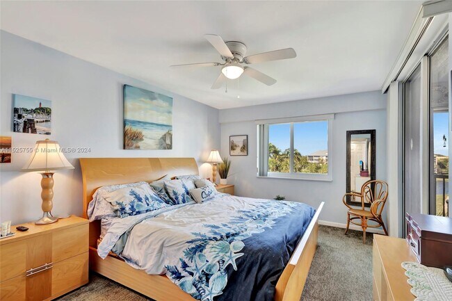 Building Photo - 353 S US Hwy 1