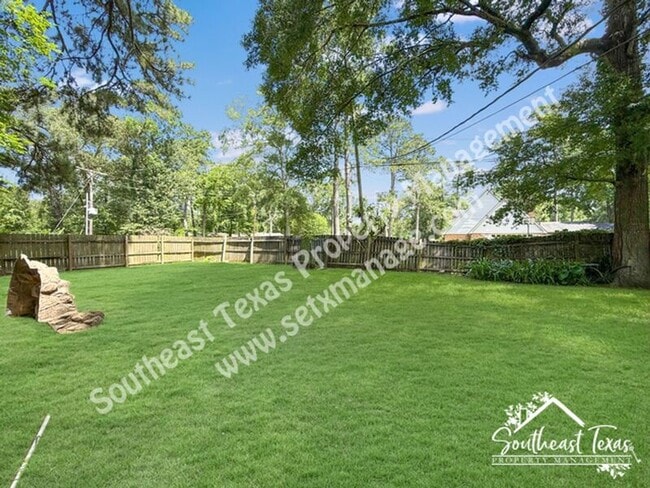 Building Photo - 5180 Wildwood Dr