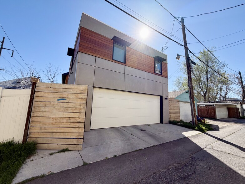 Alleyway Garage Entrance - 806 S Jefferson St