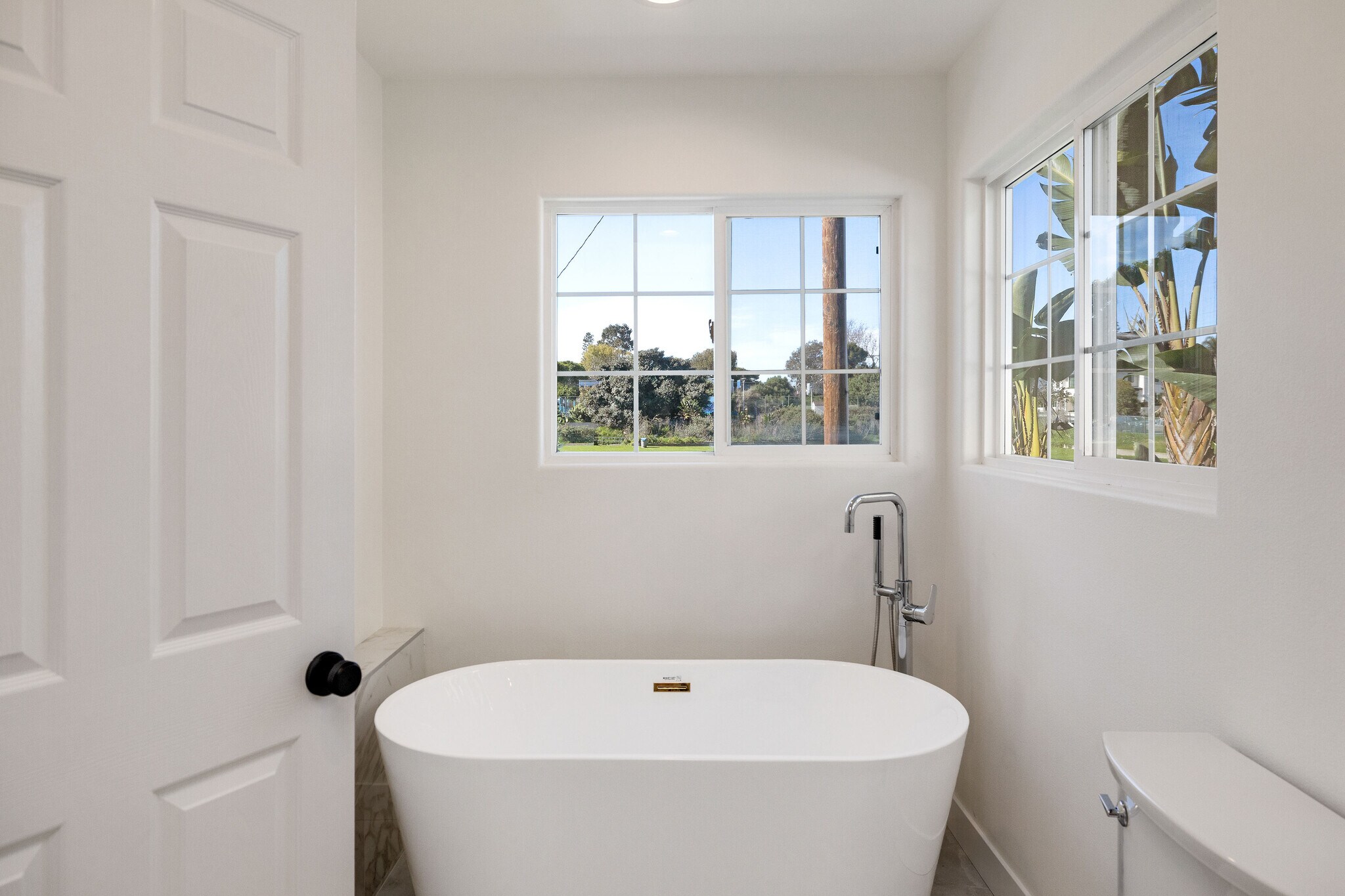 Building Photo - 1504 N Poinsettia Ave