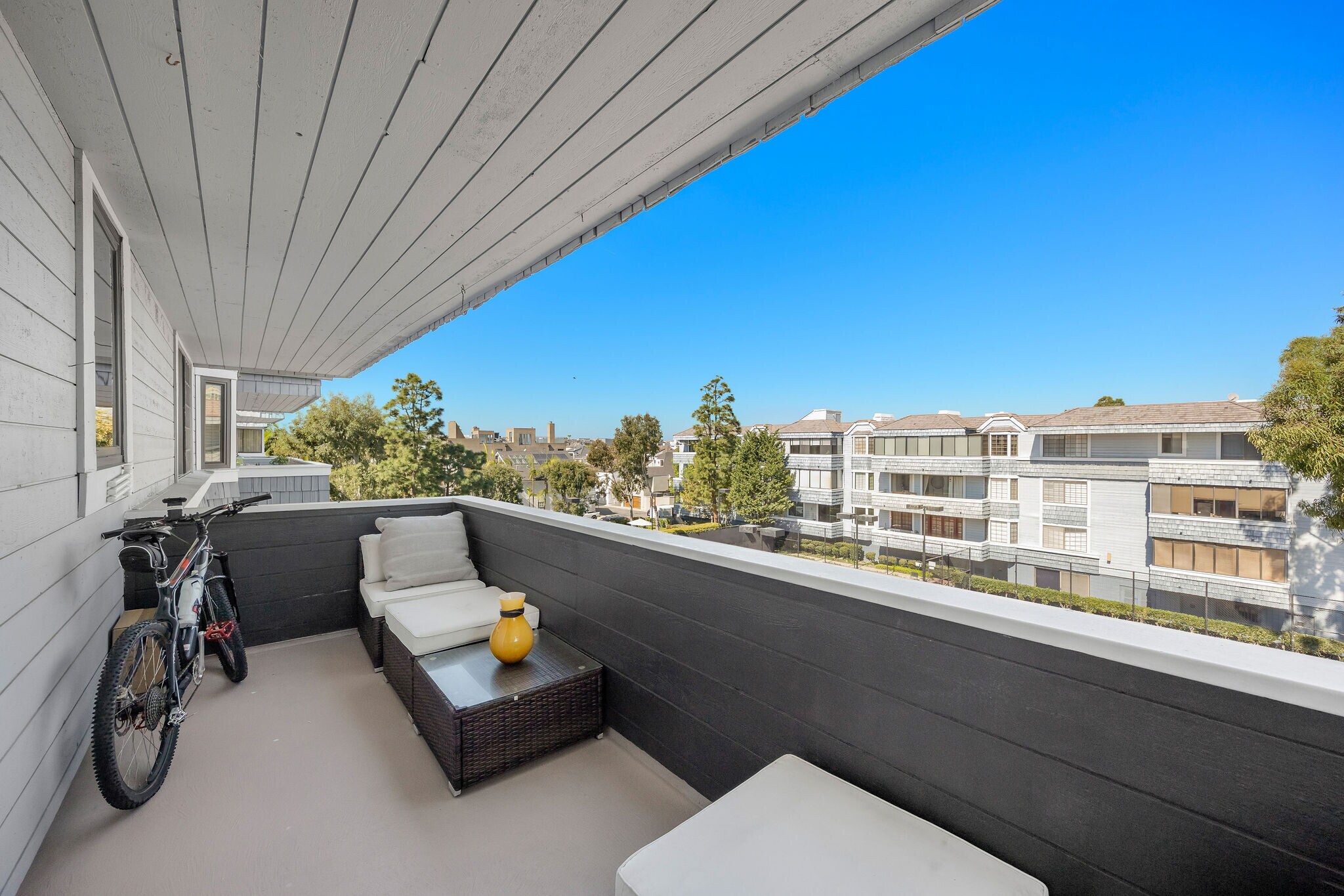 Building Photo - 4600 Via Dolce